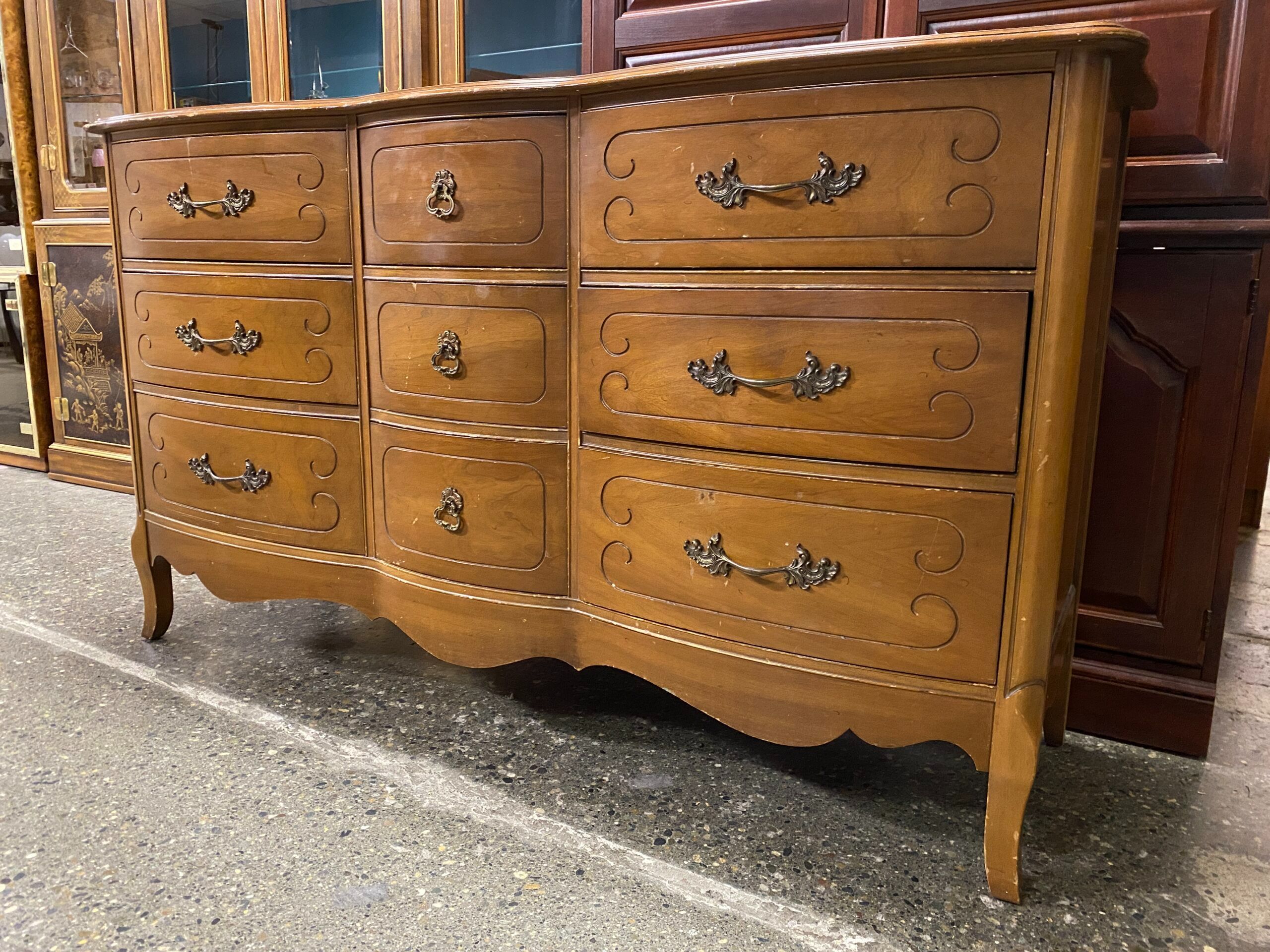 Blonde French Provincial Style 9-Drawer Dresser