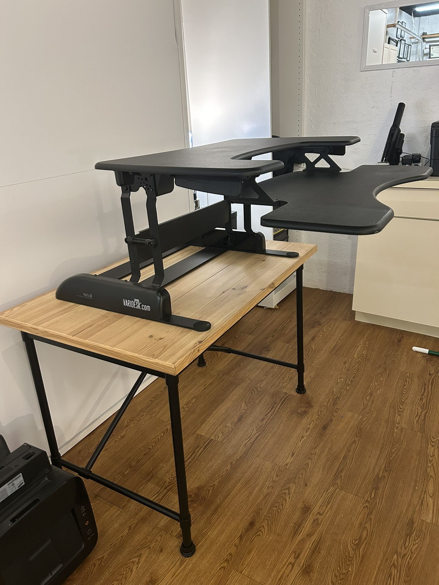 Varidesk ProPlus 36 with desk