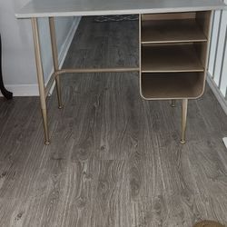 Desk 33Hx22Dx27H