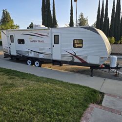 2012 Dutchman Aspen Trail with Super Slide-Out