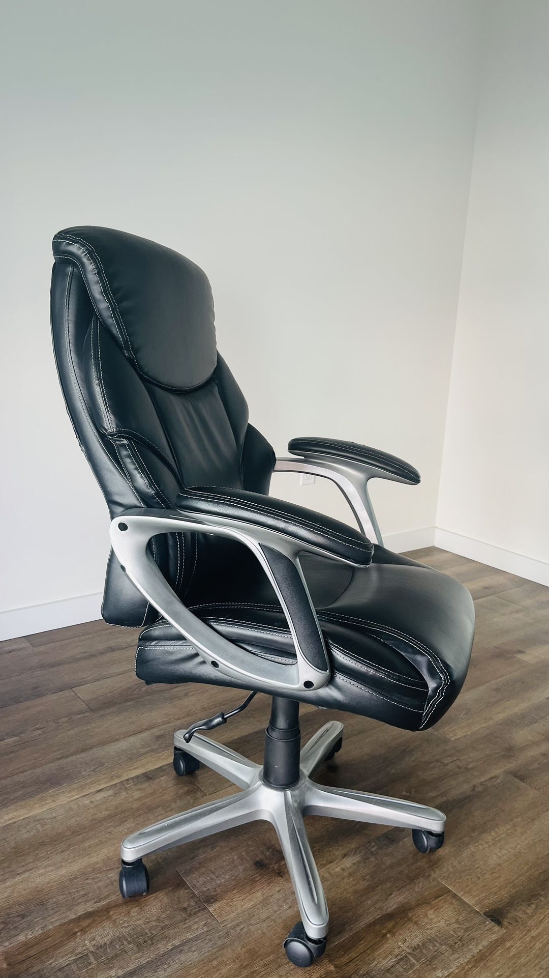 Office Chair, Black At 80% Discount