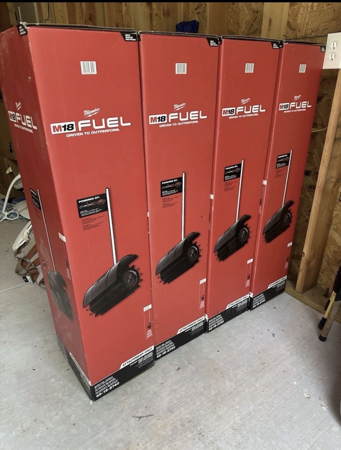 Milwaukee M18 FUEL QUIK-LOK Rubber Broom Attachment (49-16-2740)