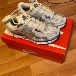 NIKE ZOOM VOMERO 5 SHOES
