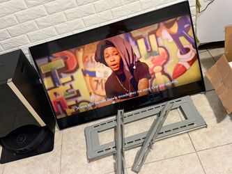 Vizio 39” HDTV + Wall Mount – Works Great