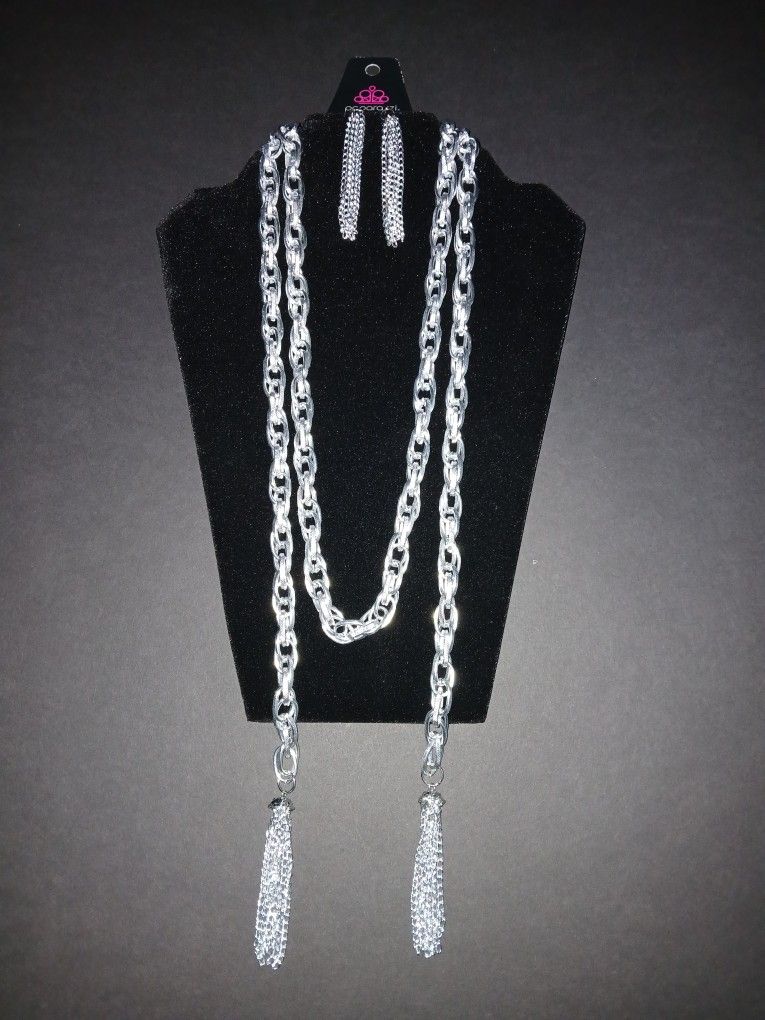 Silver Chain-Linked Necklace with Earrings