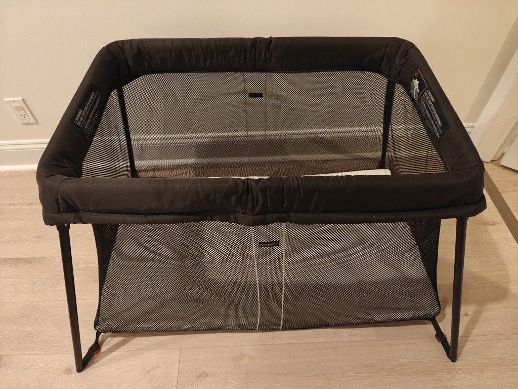 Baby Bjorn Travel Crib 