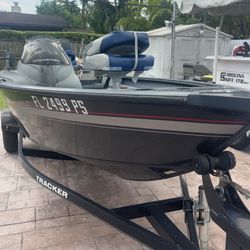 año 2011 tracker motor 30 caballo 4 tiempo excelente condiciones nunca usado en agua salada trailer incluido con dos gomas nuevas servicio al día 