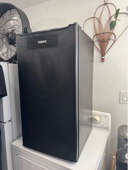 Mini fridge/ pequeño refrigerador