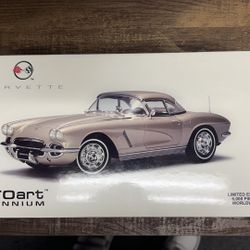 RARE 1/18 Autoart 1962 Chevrolet Corvette Convertible Beige model