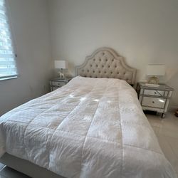 Bed + Mattress + Nightables 