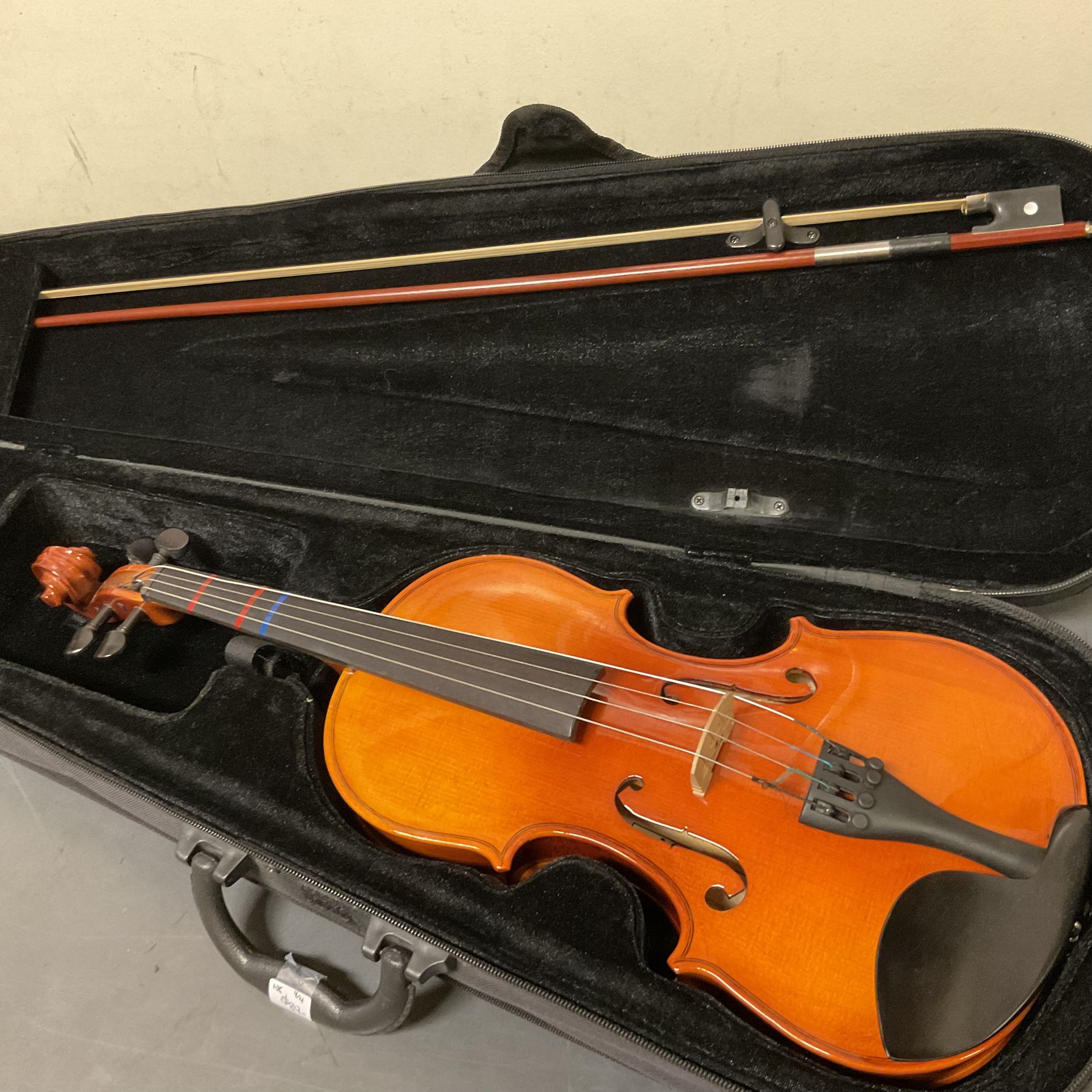 Cecilio Mendini MV400 Violin 4/4 in Case - $89