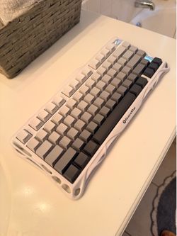Gaming Keyboard & Pegboard