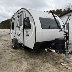 2021 FOREST RIVER  R-POD  rp171 - 19' camper - 2454 lbs - fiberglass - bike rack - cover