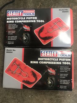 Piston ring compressor