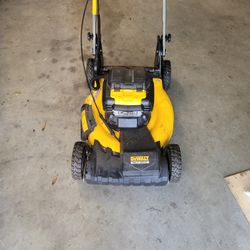 Dewalt 20v Self-Propelled Lawn Mower