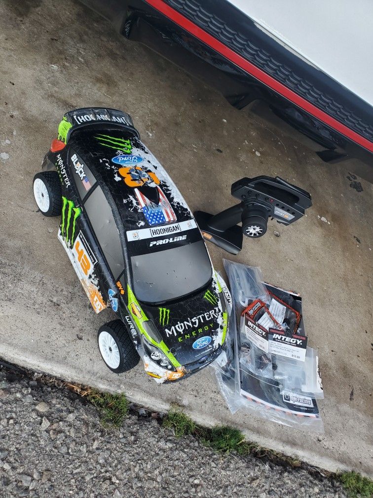 Hpi Wr8 4wd Brushless RC Car 1/8 (New) (But Used Body)