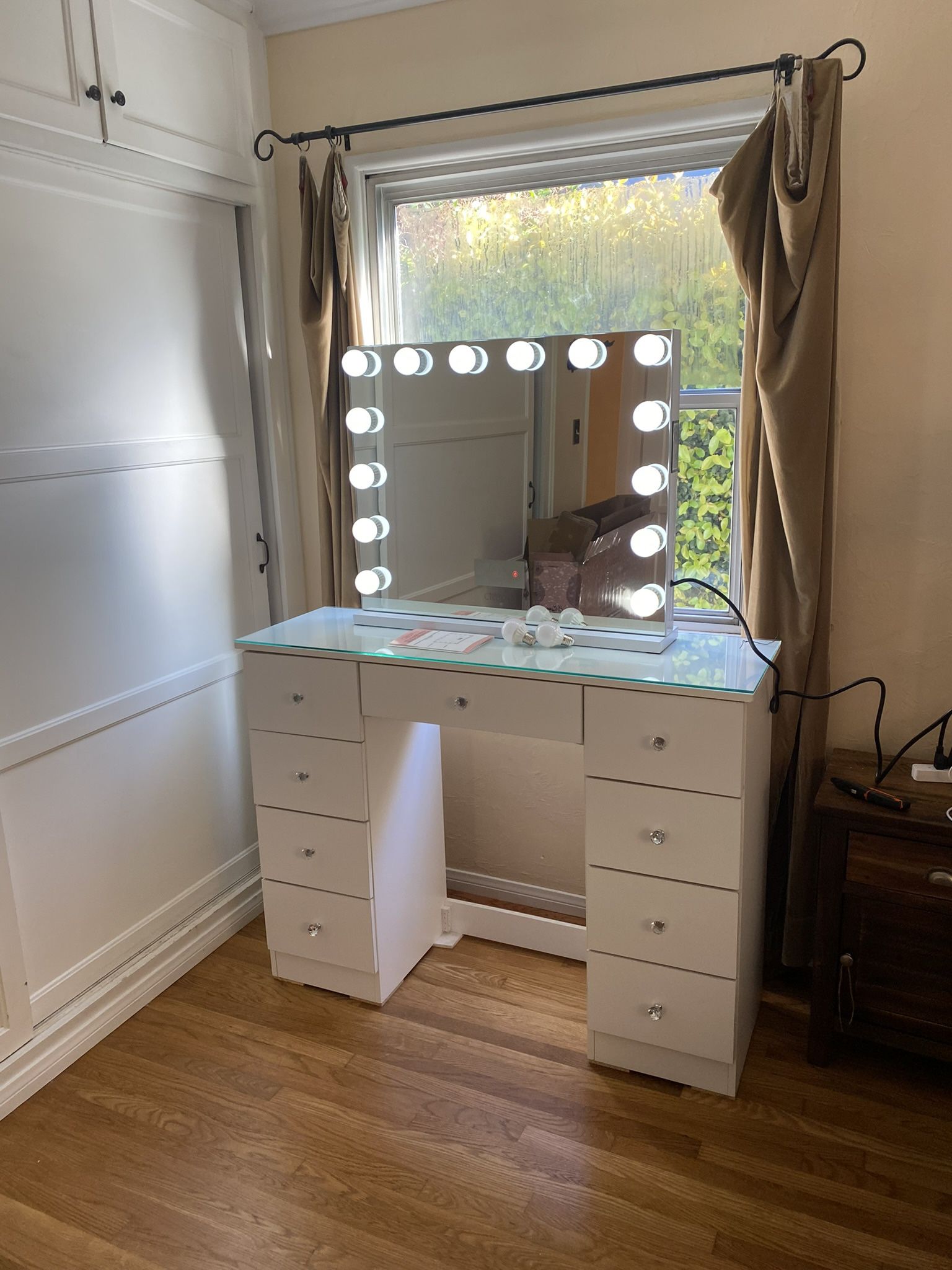 New! Silver Glam Vanity Set! for Sale in Hawthorne, CA - OfferUp