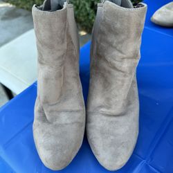 BCBG Generation Women’s Boots Size 8