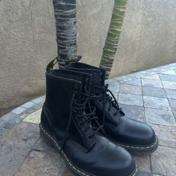 Dr Marten Boots
