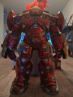 HASBRO HULKBUSTER 13 INCH CUSTOM  PAINT. AVENGERS AGE OF ULTRON.