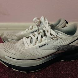 Womens Brooks Sneakers Size 7 Preowned
