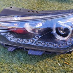 Veloster Headlight 
