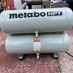 МЕТАВО НРТ 4- Gallons Portable 135 Psi Twin Stack Air Compressor