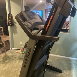 Nordic Track 1750 Commercial Treadmill 