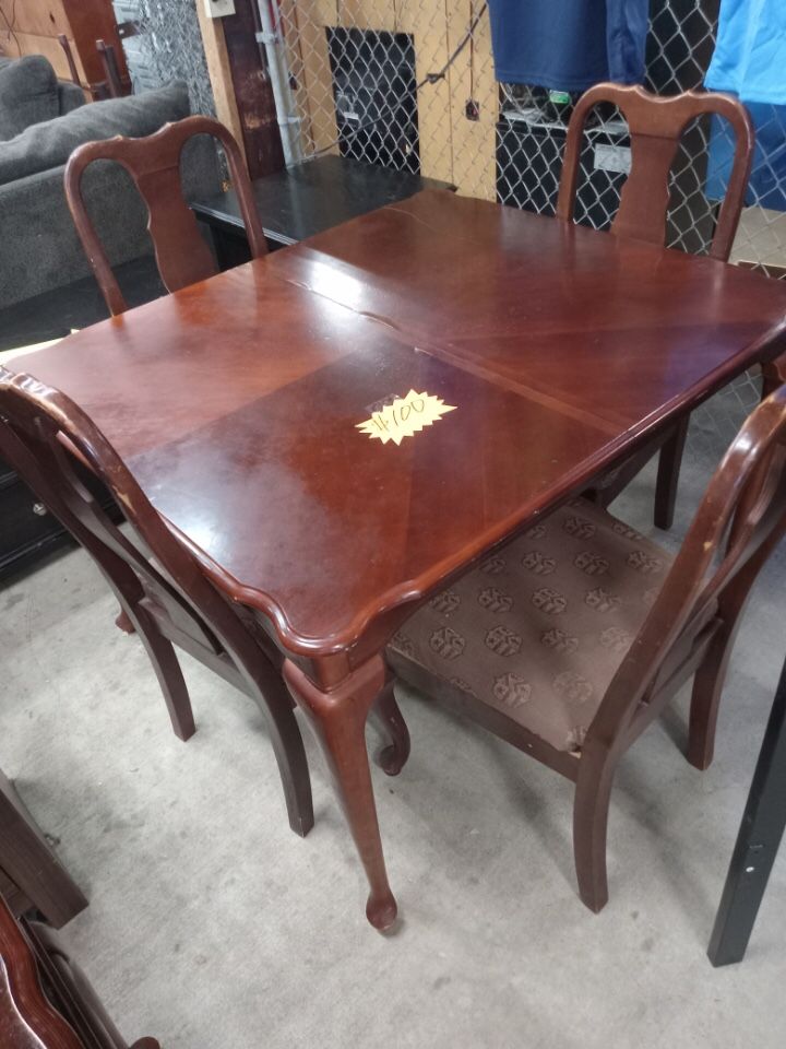 5 Piece Dining Room Table with chairs