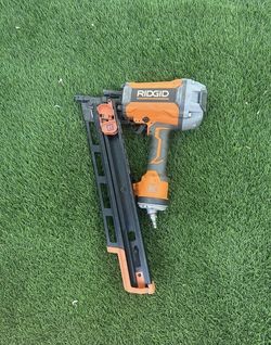 RIDGID 21° 3-1/2 in. Round-Head Framing Nailer Used
