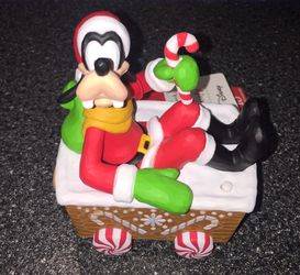 Goofy Hallmark 2016 Disney Express Christmas Train piece Collectible disney character music and motion holiday train
