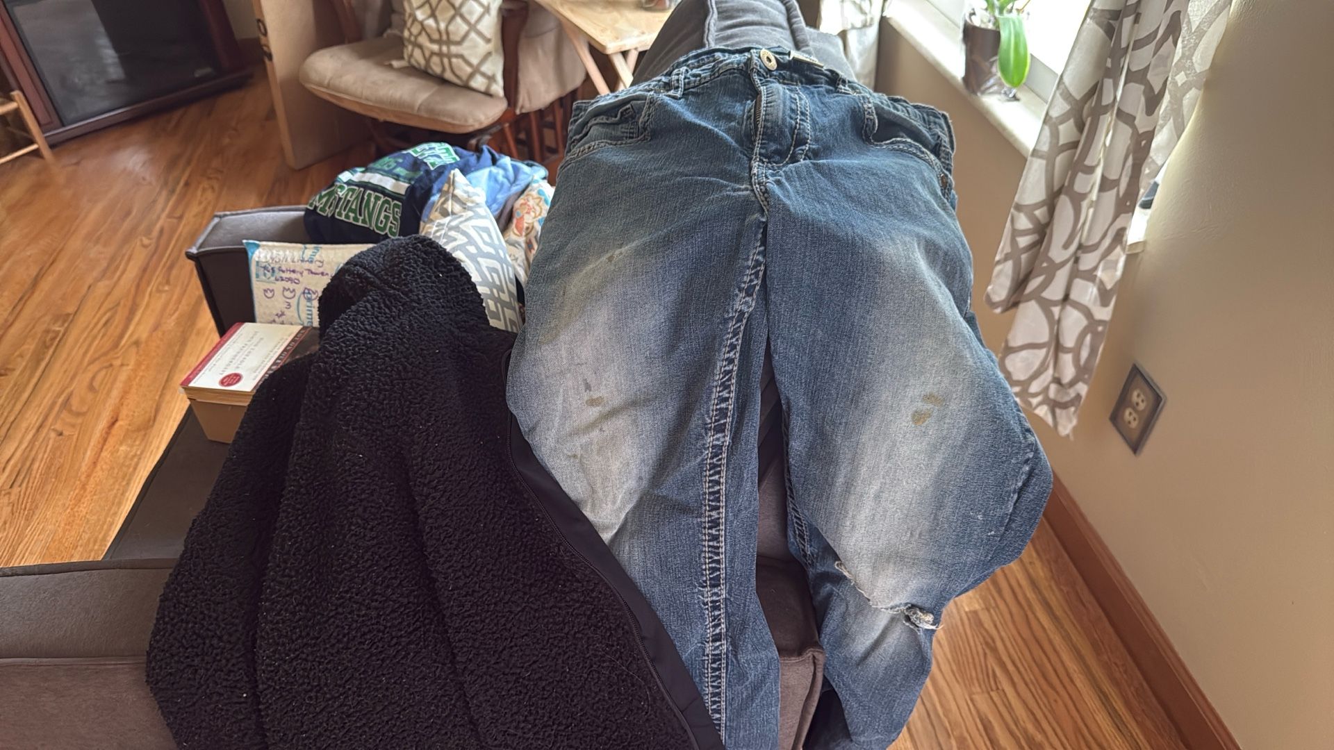 Size 34 30 Jeans And Black Large Jacket