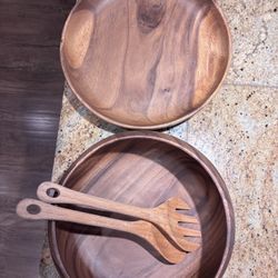 Crate And Barrel Tondo Acacia Serving Bowl, Platter And Tongs