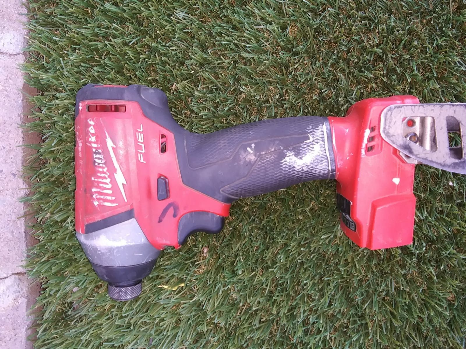 IMPACT DRILL MILWAUKEE FUEL BATTERY NOT INCLUDED