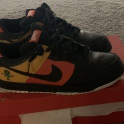 Nike SB Dunk Low “RAYGUN”  Size 12