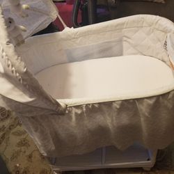 Soothe And Glide Bassinet