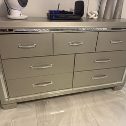 Juego De Mesas De Noche Y Gabetero De Uso 