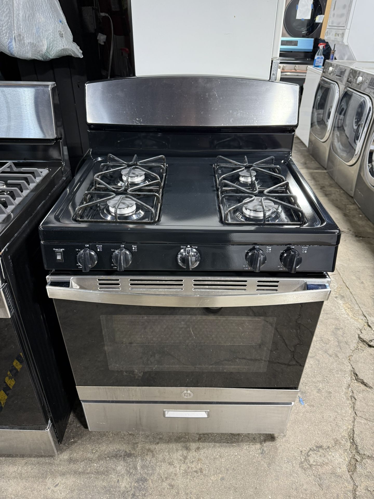 GE Stainless steel 4 burner range stove 