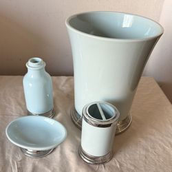 Ceramic Bathroom Set With Mirror 