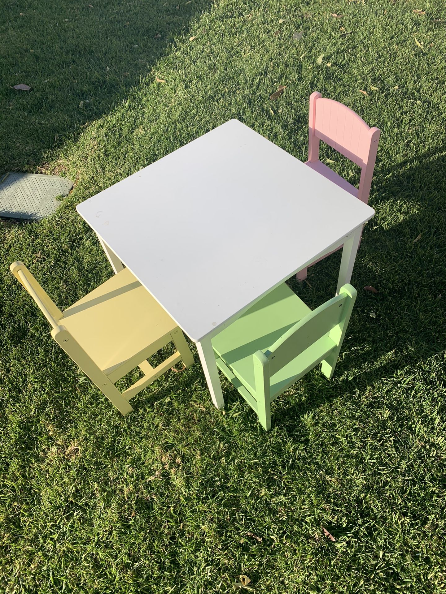 Kids table and Chairs