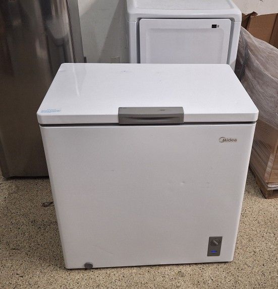 Midea 7-cu ft Garage Ready Chest Freezer 