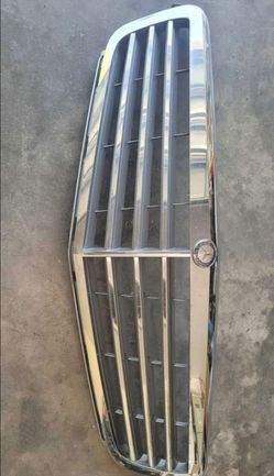 08-13 Mercedes Benz C300 front grill