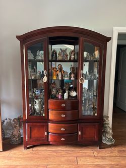Showcase with mirror