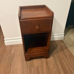 Cushman Colonial Creations Duxbury Night Table