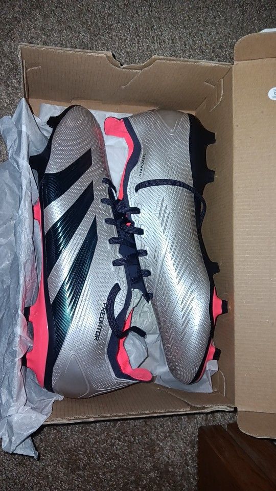 PREDATOR Leauge FG Cleats