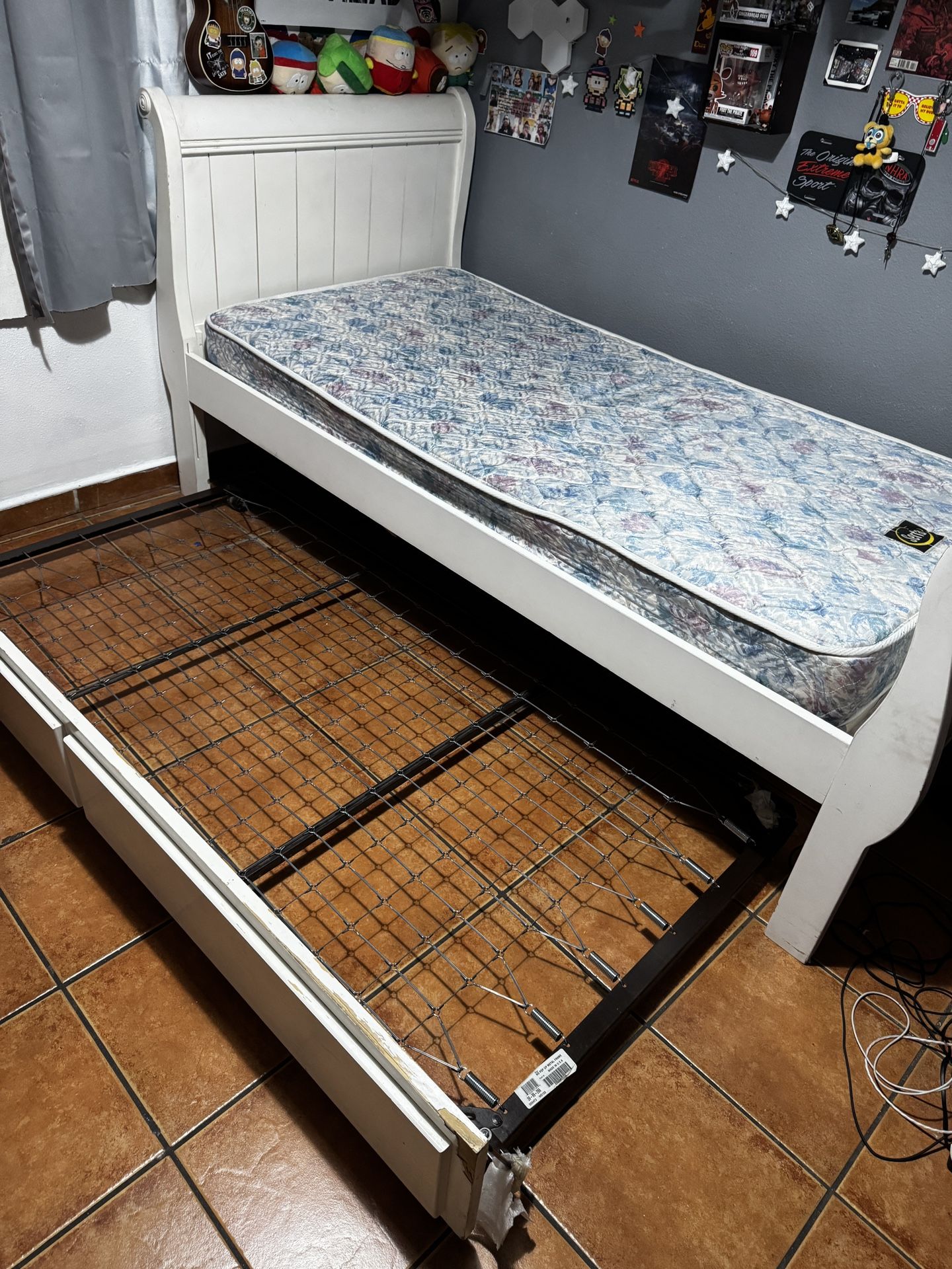 Twin Bed With Guess Bed