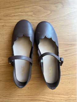 Girls flat shoes