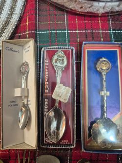 Souvenir collector spoons