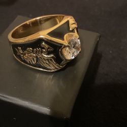 MENS Large Solid Masonic Goldtone Ring With Large Crystal …Size 10.5-11