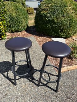 Set of 2 black bar stools